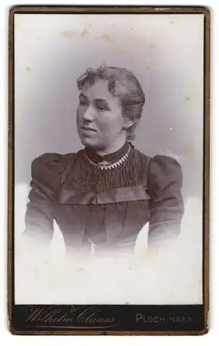 Fotografie Wilhelm Clauss, Plochingen a. N., Portrait schöne junge Frau mit eleganter Halskette