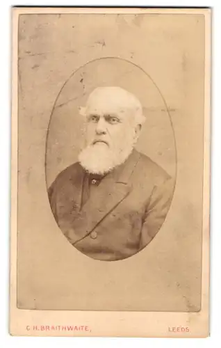Fotografie C. H. Braithwaite, Leeds, 75a Briggate, Portrait stattlicher Mann mit grauem Haar und Vollbart