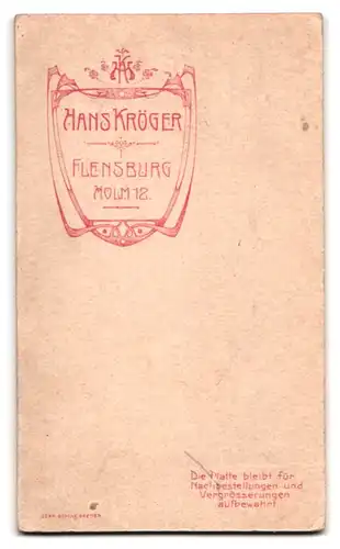 Fotografie Hans Kröger, Flensburg, Holm 12, Portrait stattlicher junger Mann mit Schnurrbart