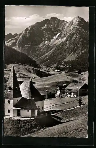 AK Hirschegg, Ortspartie mit Kirche und Bergen