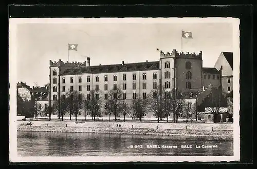 AK Basel, Blick auf die Kaserne und die Uferanlagen davor