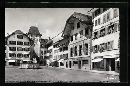 AK Willisau, Gasthaus Zum Schlüssel und Brunnen am Stadttor