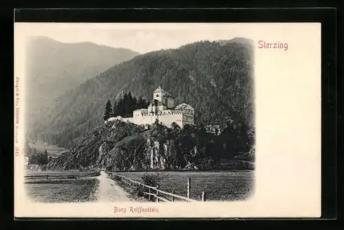 AK Sterzing, auf der Strasse unter der Burg Reiffenstein