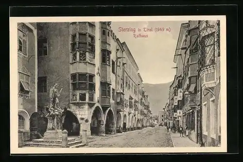 AK Sterzing, das Denkmal vor dem Rathaus