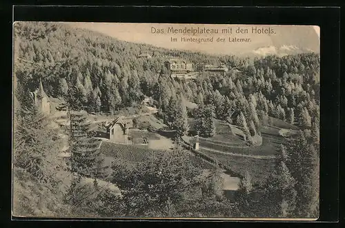 AK Mendelpass, das Mendelplateau mit den Hotels, der Latemar im Hintergrund