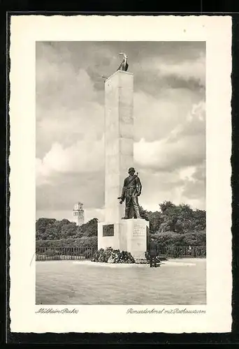 AK Mülheim /Ruhr, Pionierdenkmal mit Rathausturm