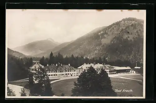 AK Bad Kreuth, Gebäudepartie mit Gebirgswand