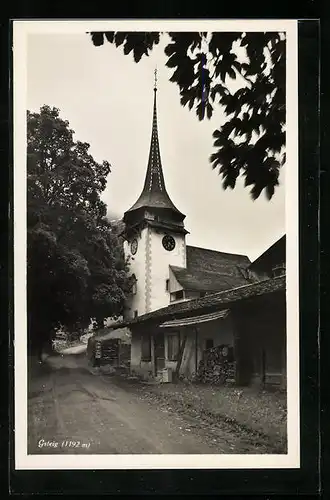 AK Gsteig, Strassenpartie mit Kapelle