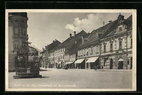 AK Bruck an der Mur, Hautpplatz und Bismarckstrasse mit Geschäften und Brunnen