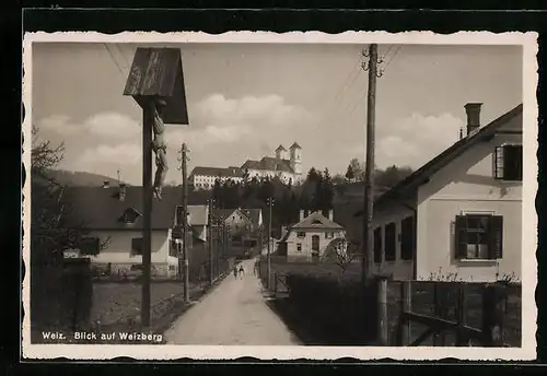 AK Weiz, Blick auf Weizberg mit Flurkreuz