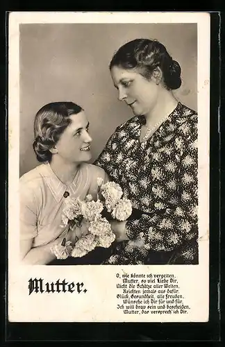 AK Tochter beschenkt Mutter mit Blumen zum Muttertag
