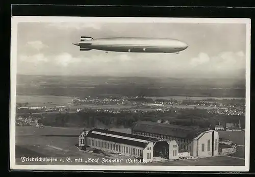AK Friedrichshafen a. B., Fliegeraufnahme der Luftschiffhalle mit LZ127 Graf Zeppelin
