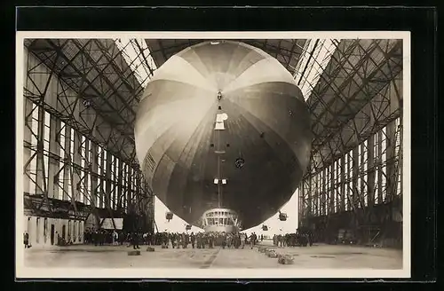 AK Einbringen des Luftschiffes LZ127 Graf Zeppelin in die Halle