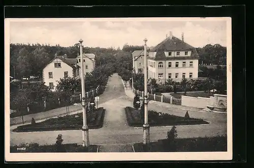 AK Arnsdorf /Sa., Anstaltstrasse aus der Vogelschau