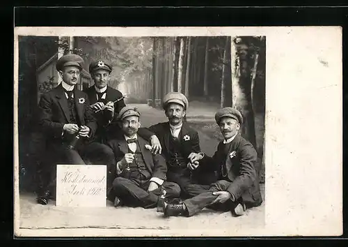 Foto-AK Klosterlausnitz, Gruppenbild im Wald