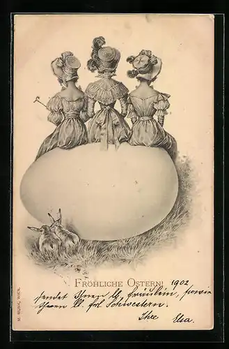 Künstler-AK M. Munk Nr.: Ostergrüsse, Edle Damen auf einem gigantischen Osterei sitzend