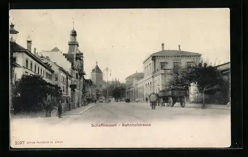 AK Schaffhausen, Bahnhofstrasse mit Strassenbahn und Bahnhof