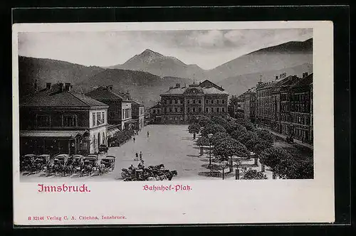 AK Innsbruck, Bahnhof-Platz mit Kutschen