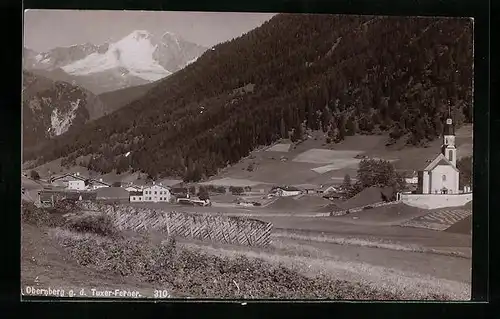 Foto-AK Fritz Gratl: Obernberg, Ortspartie mit Kirche g. d. Tuxer-Ferner