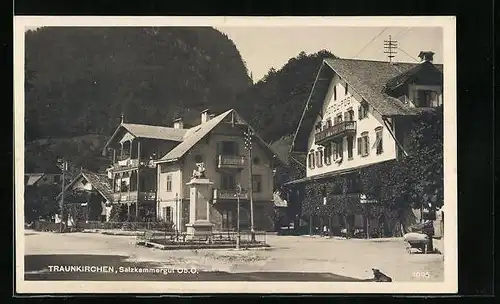 AK Traunkirchen, Ortspartie mit Hotel Post