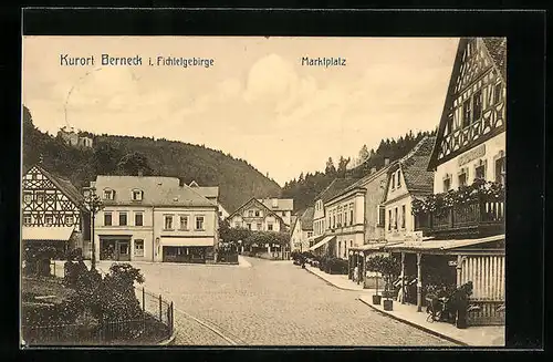 AK Berneck /Fichtelgeb., Partie am Marktplatz mit Gasthaus