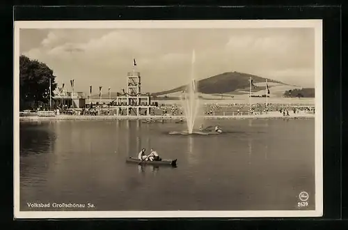 AK Grossschönau Sa., Badbesucher auf dem Wasser mit Fontäne