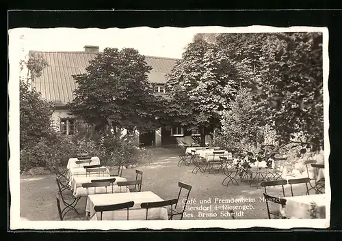 AK Giersdorf i. Riesengeb., Cafe und Fremdenheim Menzel, Gartenansicht
