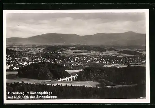 AK Hirschberg im Riesengebirge, Gesamtansicht mit Blick zur Schneekoppe