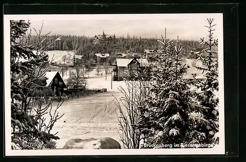 AK Brückenberg i. Rsgb., Ortspartie im Tiefschnee
