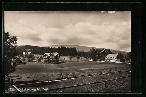 AK Brückenberg /Riesengeb., Panorama des Ortes