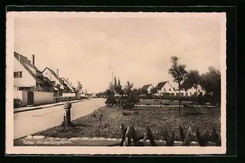 AK Tutow, Hindenburgdamm mit Hydrant