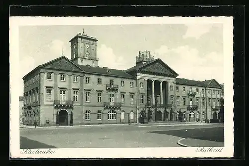 AK Karlsruhe, Rathaus mit Strassenpartie
