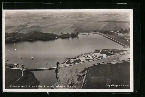AK Crimmitschau i. Sa., Fliegeraufnahme der Kobertalsperre mit Seehaus und Strandbad