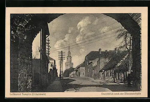 AK Templin /Uckerm., Durchblick nach der Diaconatstrasse mit Blick auf Kirchturm