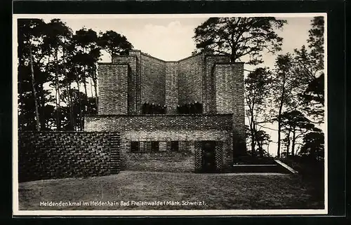 AK Bad Freienwalde /Märk. Schw., Heldendenkmal im Heldenhain