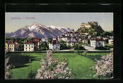 AK Salzburg-Nonntal, Häuserpartie mit Schloss in der Ferne