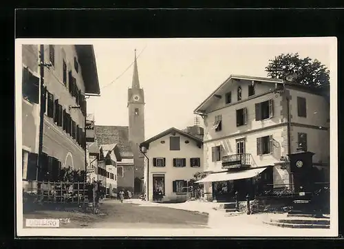 AK Golling, Marktplatz mit Wettersäule und die Kirche