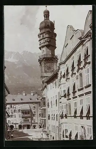 Foto-AK Fritz Gratl: Innsbruck, Uhrenturm in der Herzog-Friedrichstrasse