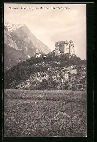 AK Balzers, Schloss Gutenberg von einem Feld aus gesehen