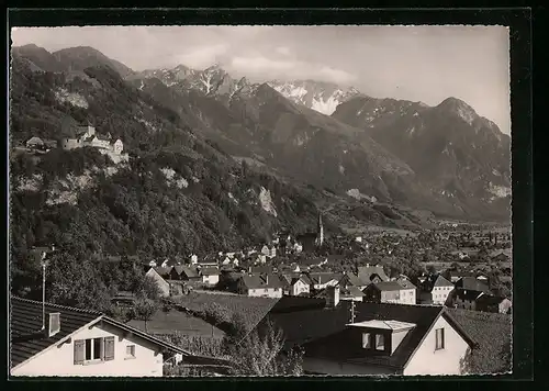 AK Vaduz, Ortsansicht mit Bergblick von oben