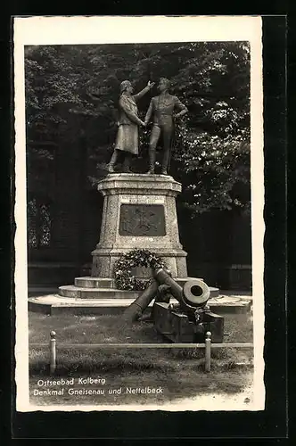 AK Kolberg, Denkmal Gneisenau und Nettelbeck