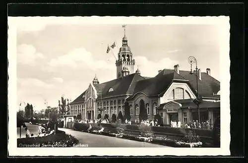 AK Swinemünde /Ostsee, Partie am Kurhaus, mit -Fahnen