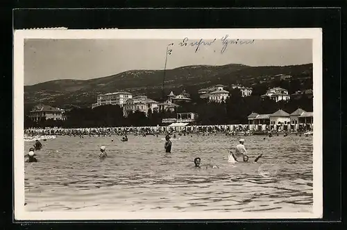 AK Crikvenica, Strandpartie mit Badegästen