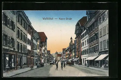 AK Waldshut, Passanten in der Kaiserstrasse