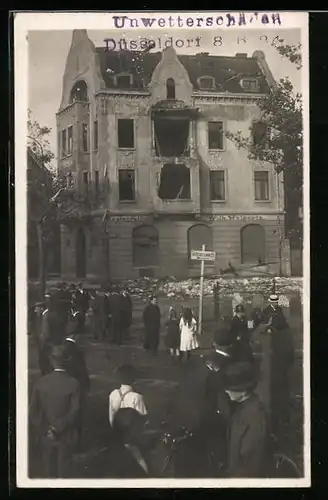 Foto-AK Düsseldorf, Unwetterschäden am Hermmanplatz mit Gasthaus von Wilhelm Helpertz, 8.6.1924