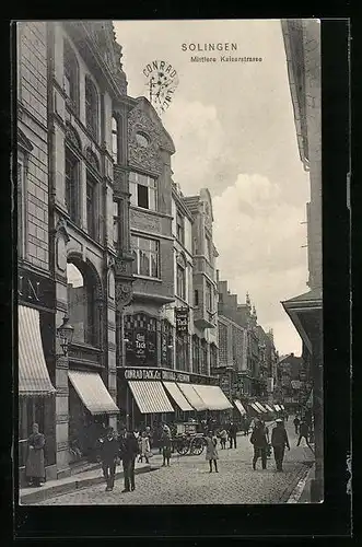 AK Solingen, Partie in der Mittleren Kaiserstrasse, mit Passanten und Geschäften