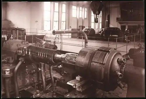 Fotografie Kraftwerk Maschinensaal, Aggregate werden ausgebaut