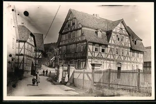 Fotografie unbekannter Fotograf, Ansicht Treffurt i. Th., Fachwerkhäuser im historischen Ortskern