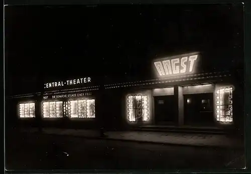 Fotografie Karl Kolb, Nürnberg, Ansicht Nürnberg, Central Theater Leuchtreklame Angst - Die Schwache Stunde einer Frau