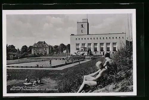 AK Pirmasens, Stadtbad, Blick auf Freibadeanlage und Hallenbad